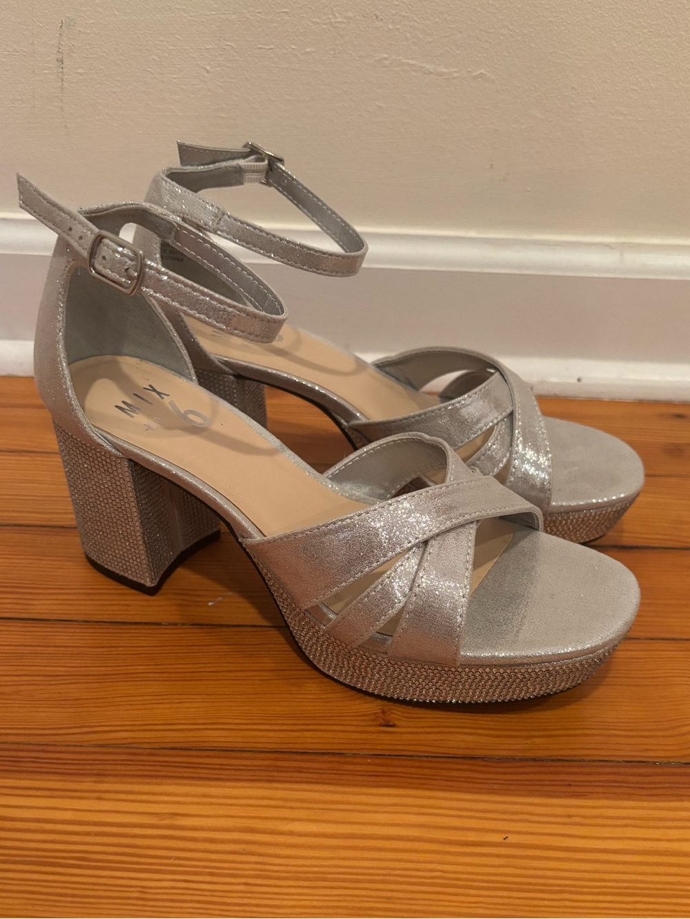 Mix No. 9 New Metallic Silver Ankle-Strap Platform Sandals - Women 6